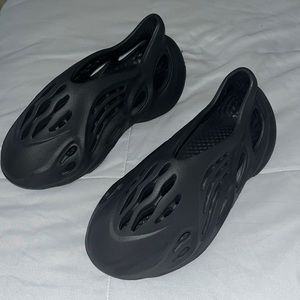Women’s onyx adidas yeezy foam runner size 6.5 -37 , worn once